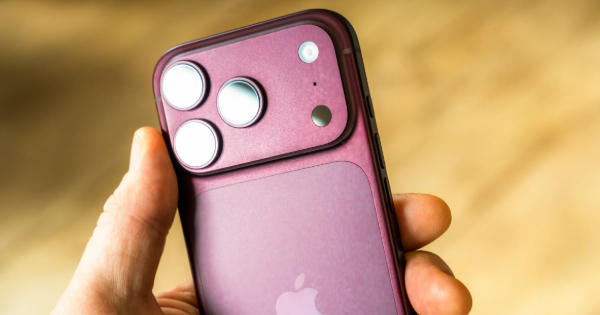 iPhone Duo 開始預購，Apple 把摺疊 iPhone 推向首波市場